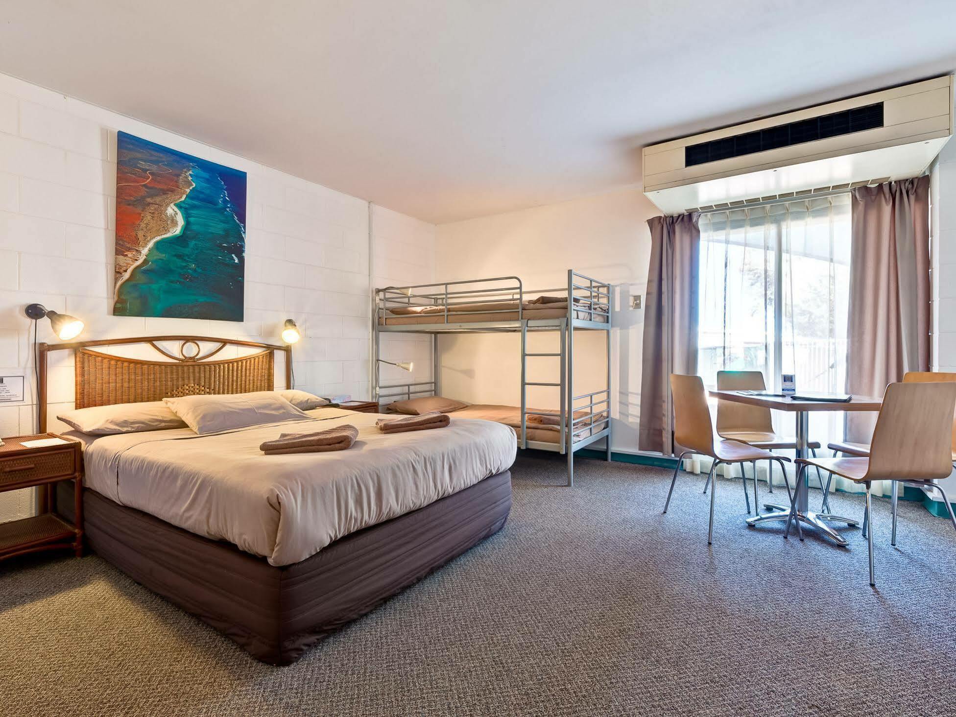 Sea Breeze Resort Exmouth Exterior foto